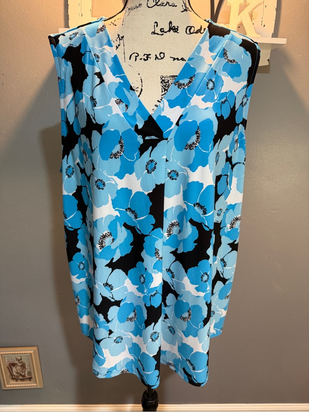 ANNE KLEIN BLUE FLORAL SLEEVELESS BLOUSE SZ 2X
